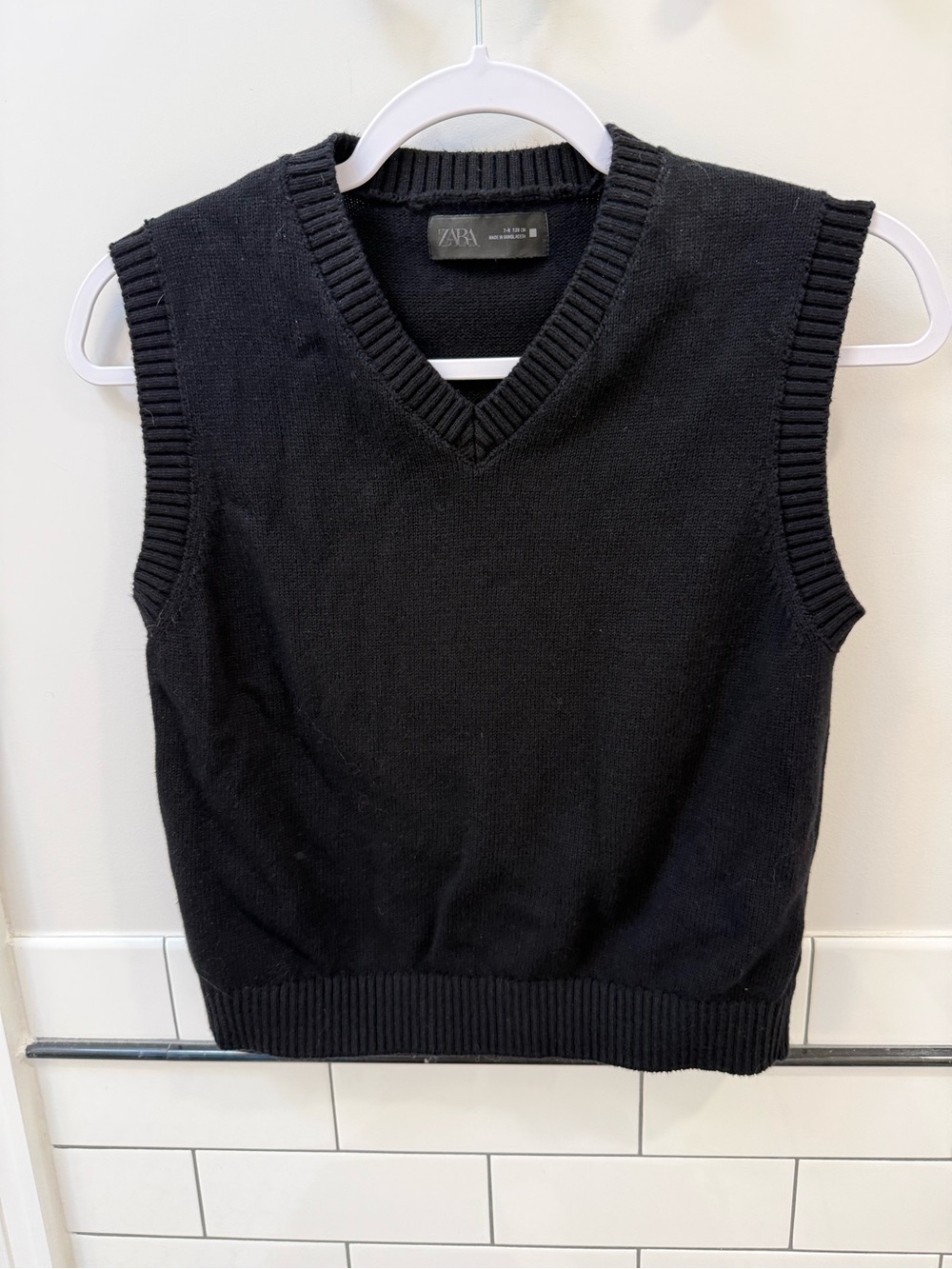 Zara Black V-Neck Sleeveless Knit Vest